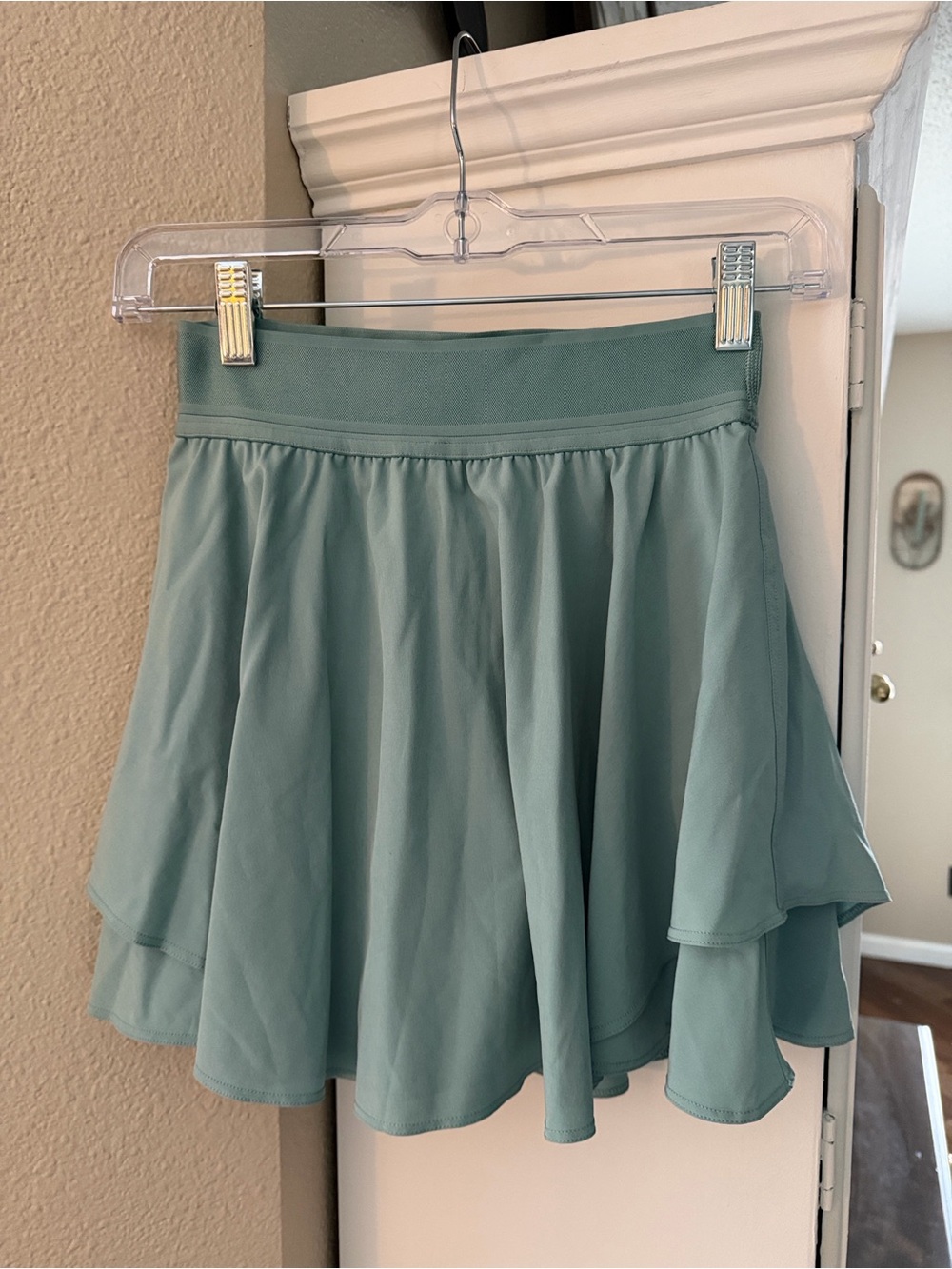 Lululemon court rival HR skirt